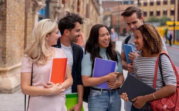 出國留學一年費用大概多少錢，大約在25000至30000美元之間