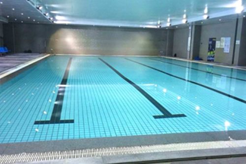 游泳池建設需要多少錢（游泳池為什么不能在下雨天游泳）